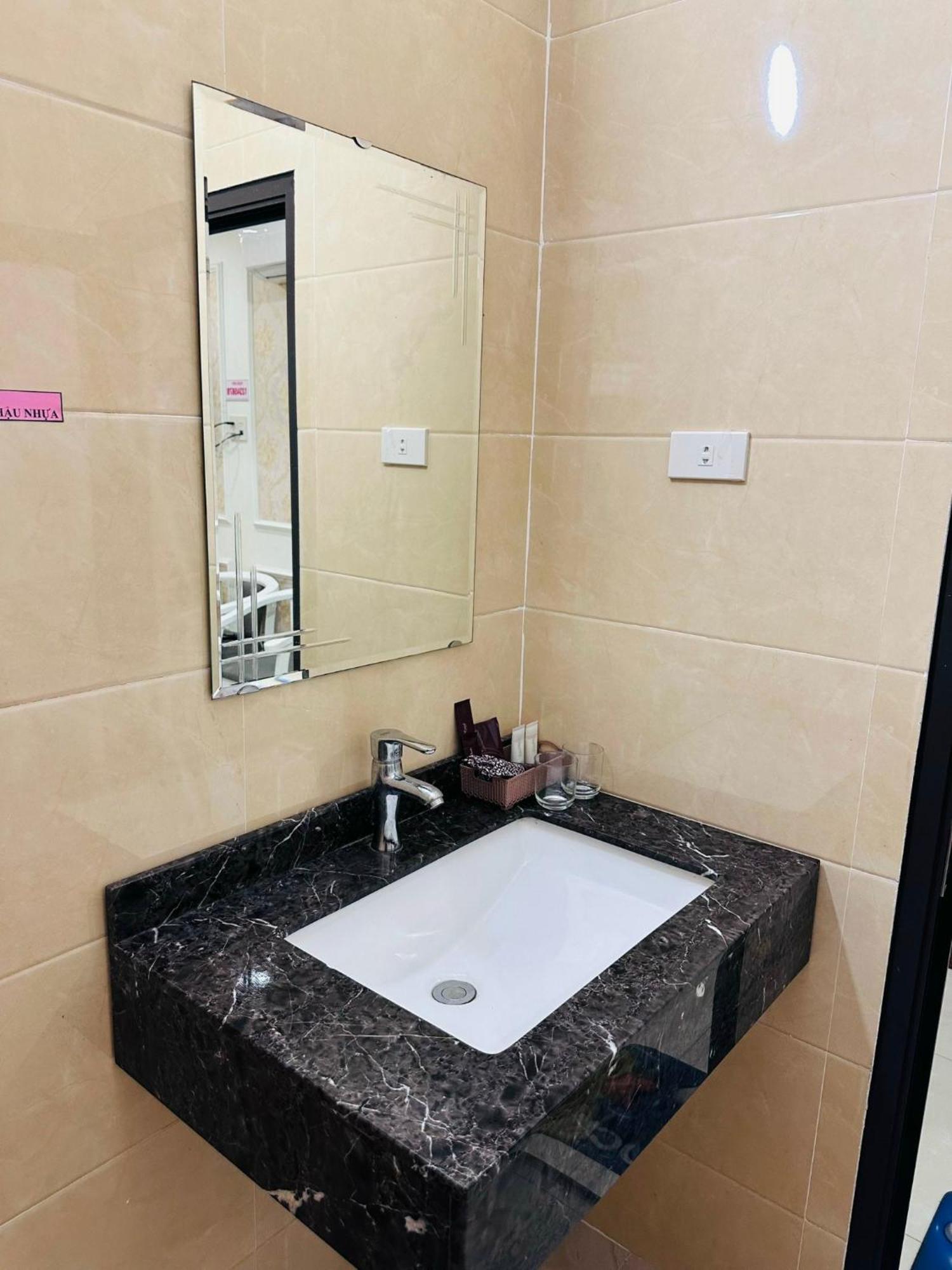 Nha Nghi Anh Dung Bed & Breakfast Ha Long Bagian luar foto